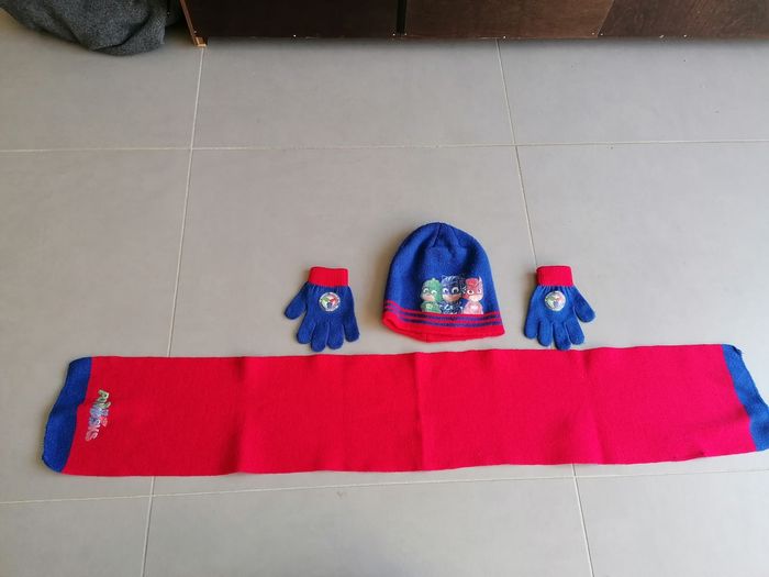 Bonnet, écharpe et gants pyjamasque NEUFS - photo numéro 3