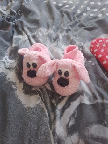 Pantoufles/ chaussons rose chien taille 25