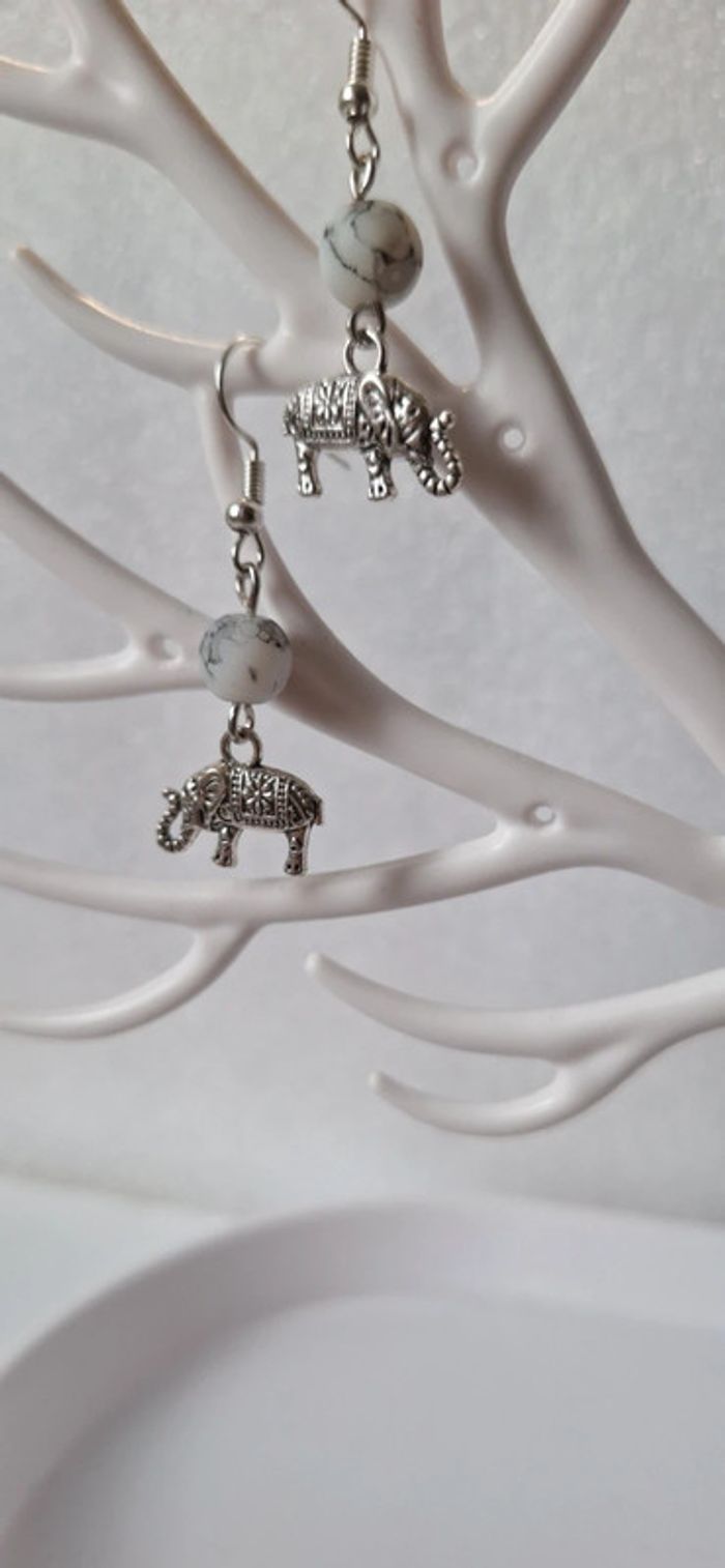 Boucles d'oreilles éléphant perle blanche - photo numéro 4