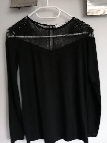 Haut décolleté en dentelle et perle taille S