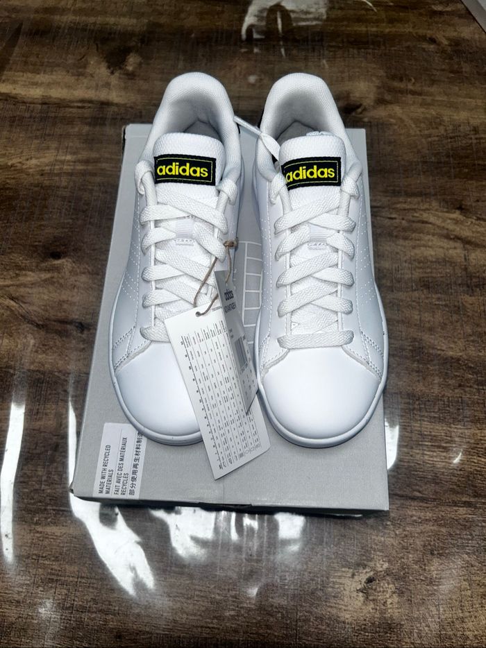 Baskets adidas neuf - photo numéro 3