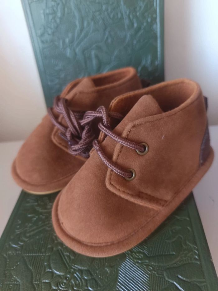 Chaussures bébé taille 30 neuves - photo numéro 2