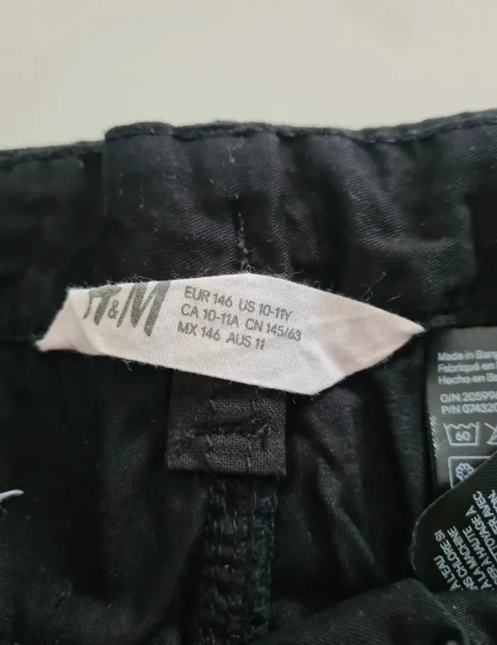 Short noir H&M taille 10/11 ans - photo numéro 3