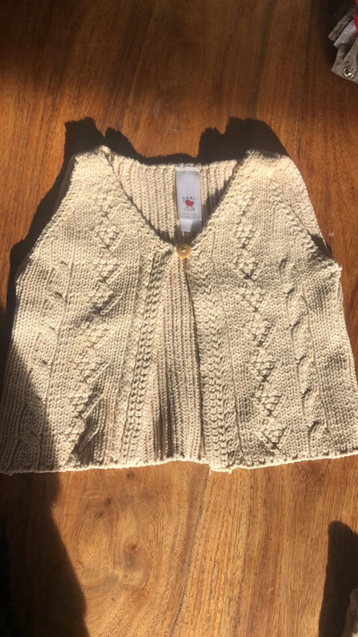 Lot 3 pulls / sans manches vestes 6 mois - photo numéro 3