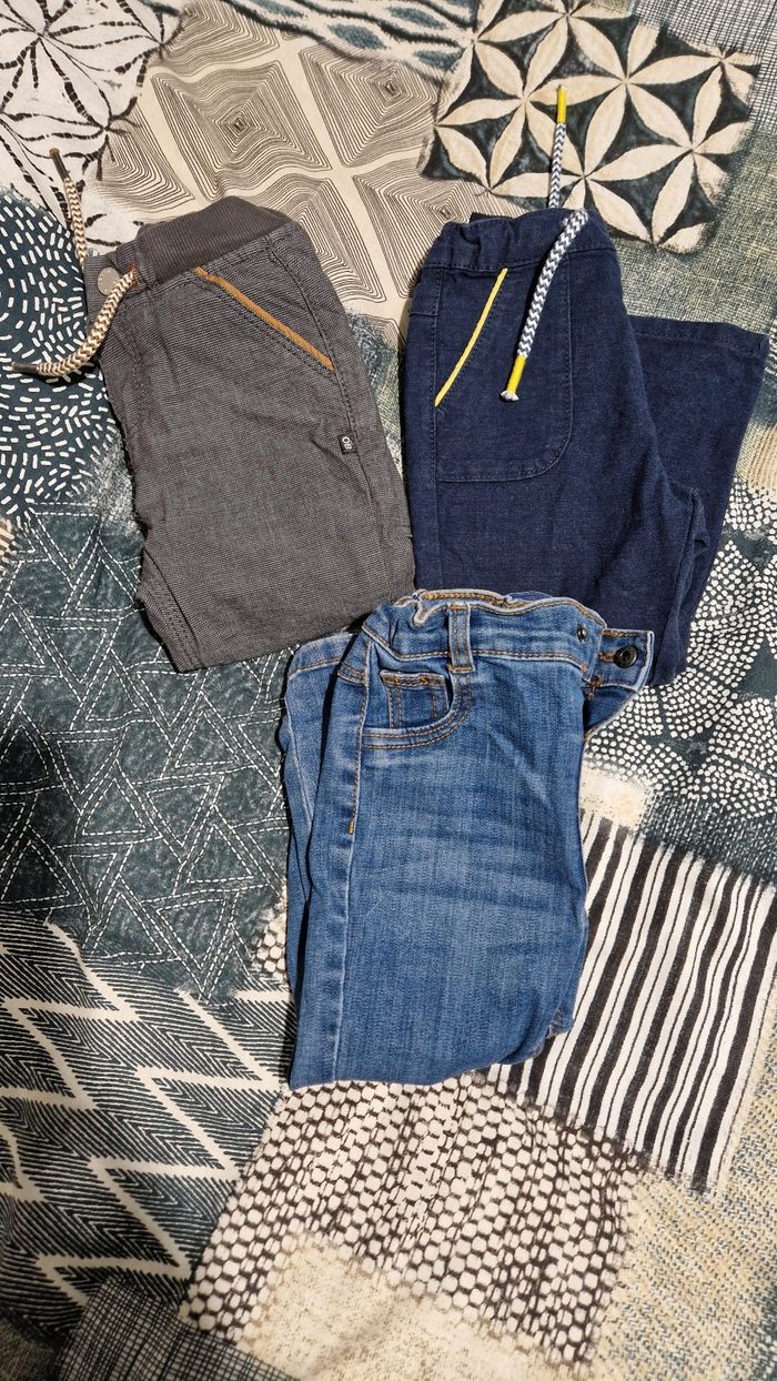 3 pantalons garçon  18 mois  comme neuf - photo numéro 2