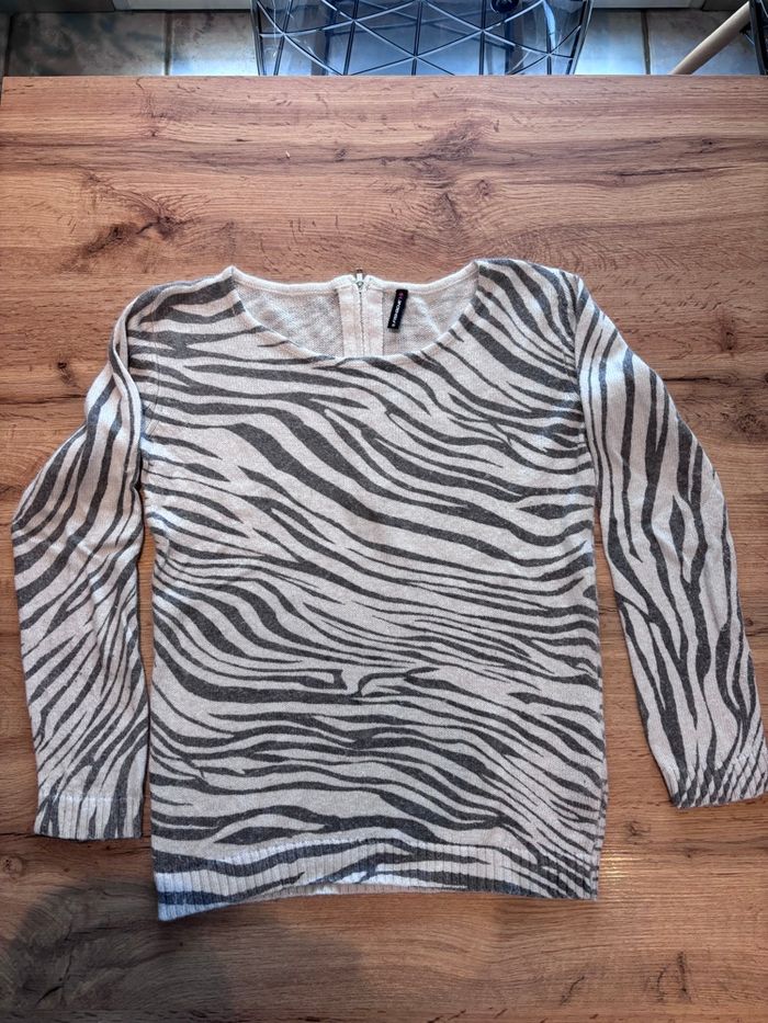 Pull femme gris et blanc motif zèbre taille s