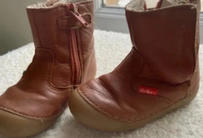 Bottes en cuir de la marque Kickers, taille 20. En très bon état - photo numéro 6