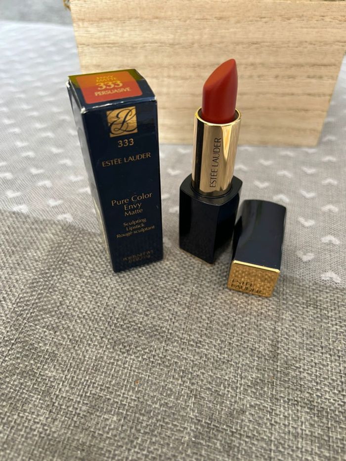Rouge à lèvre Estée Lauder neuf Numéro 333