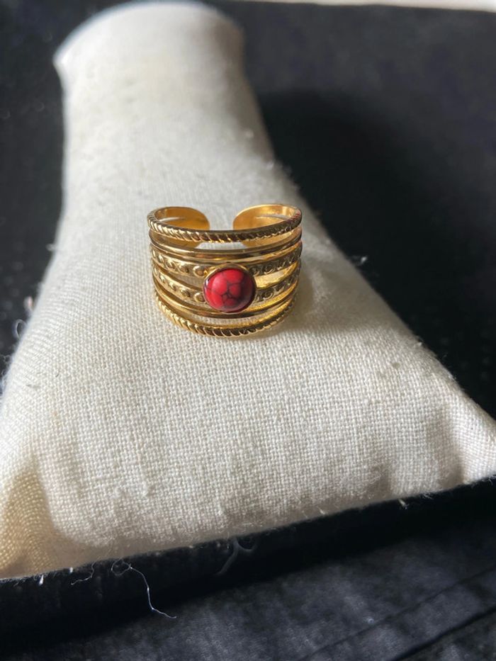 Bague multirang dorée pierre rouge