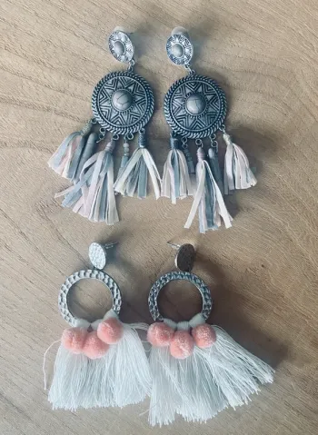 2 paires de boucles d’oreilles