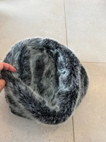 Chapeau en très bon état, taille unique