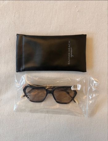 Lunettes de soleil femme Silvian Heach modèle Elsa made in Italy, monture bicolore chic