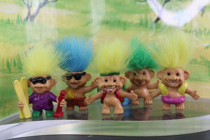 Lot figurines trolls en vacances