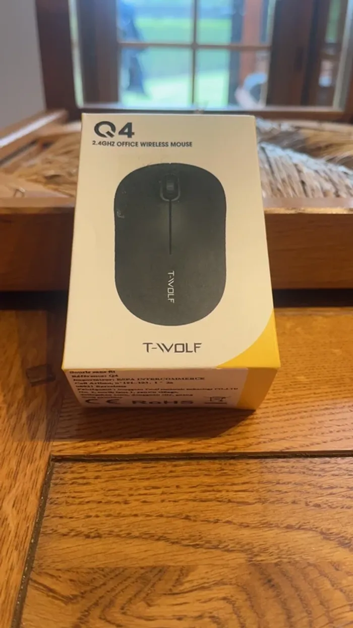 Souris t wolf blanche