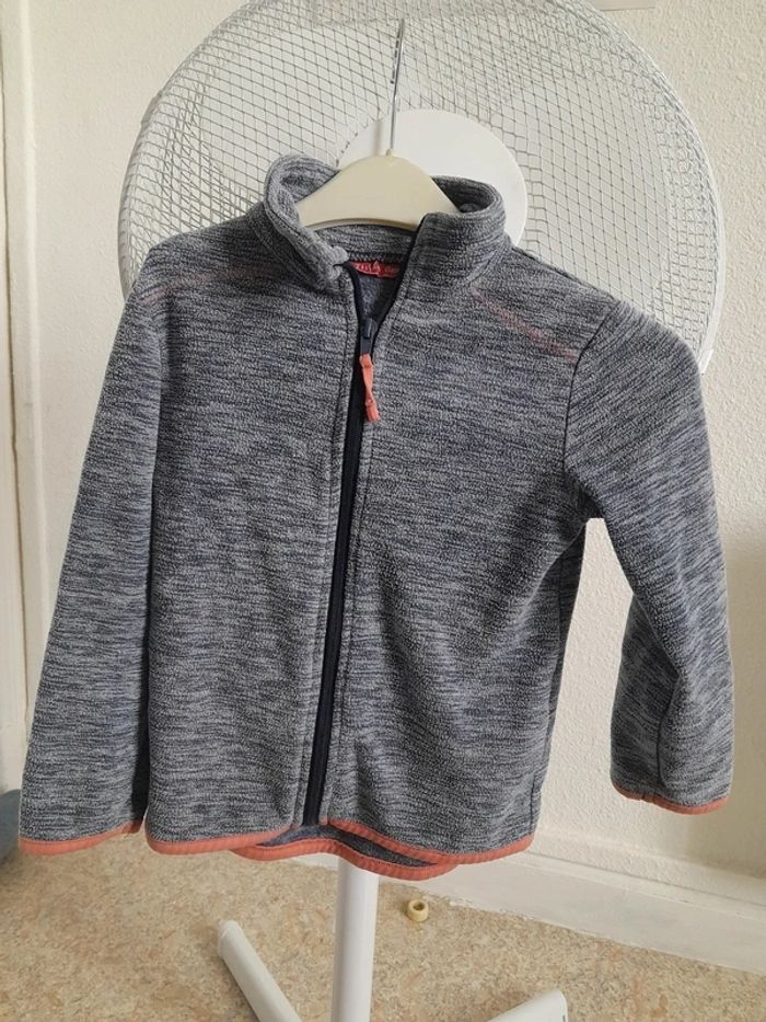 Veste polaire fille. Taille 5 ans TISSAÏA (Leclerc )