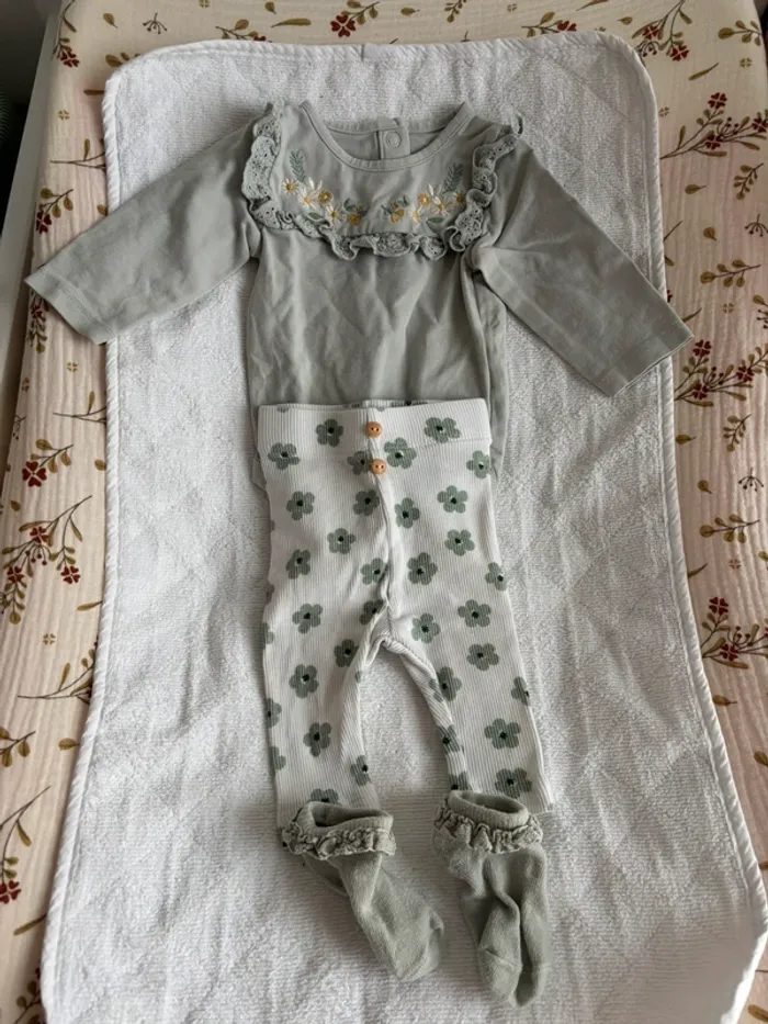 Ensemble vert d’eau bébé fille taille 1 mois - photo numéro 10