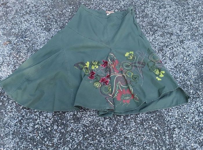 Jupe brodée style trapèze