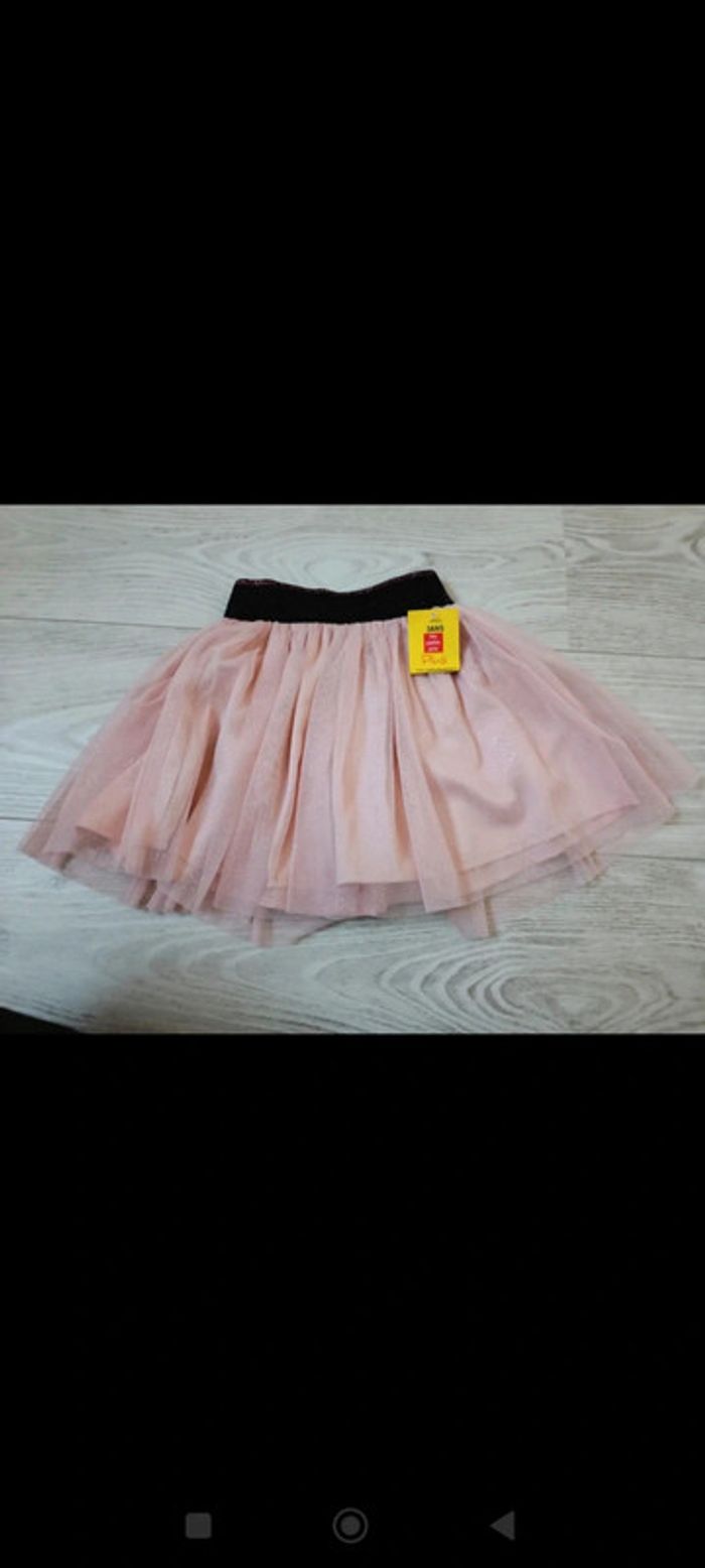 Jupe fluide pailletée neuve 3 ans