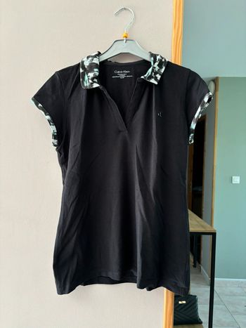 Polo col V Calvin Klein