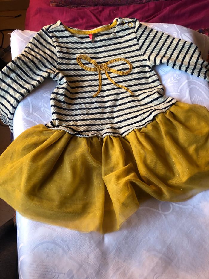 Robe tutu jaune à paillettes taille 23 mois