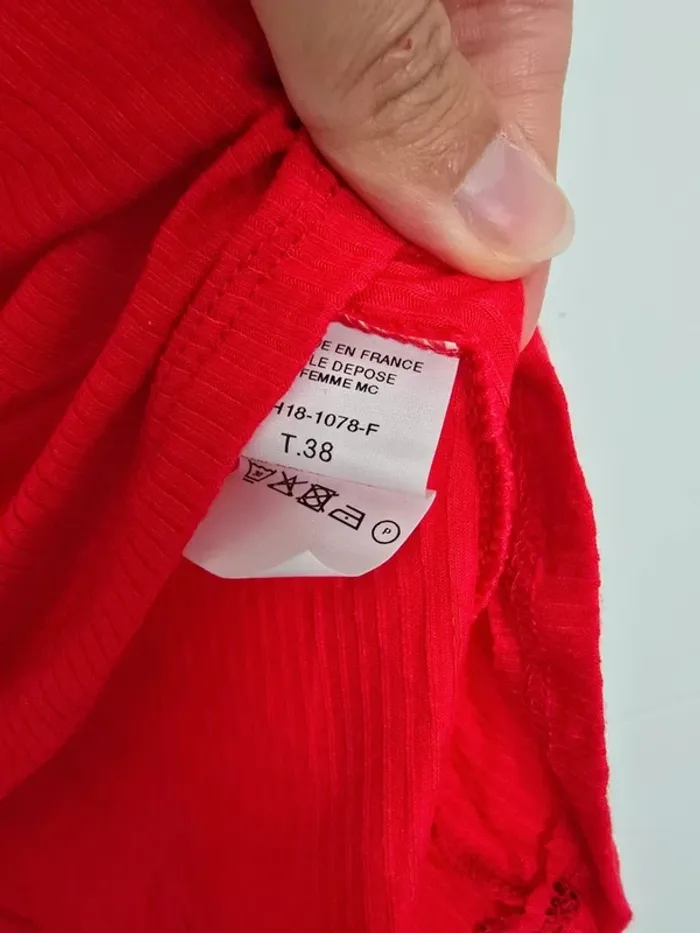 Tee shirt rouge - photo numéro 2