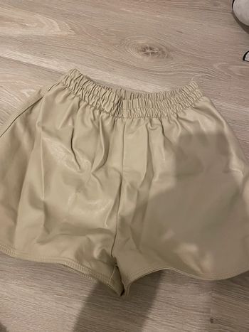 Short beige simili cuir beige taille 32 femme boohoo
