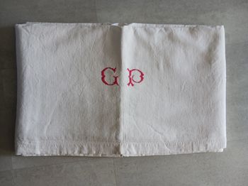 drap plat blanc épais vintage brodé en rouge GP 2 pers