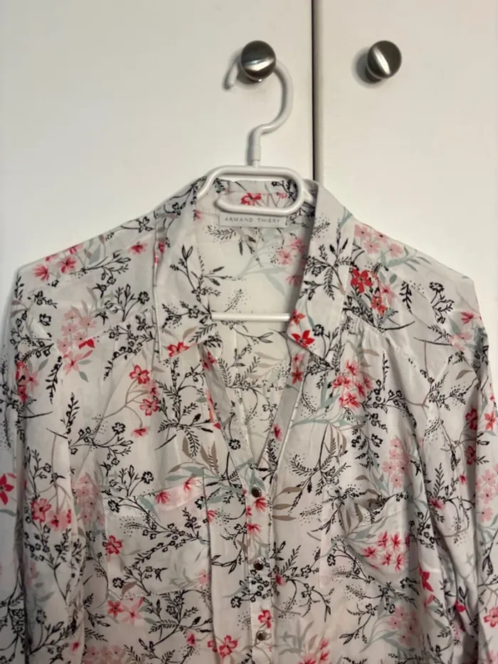 🌺chemisier Armand Thiery blanche à fleurs 🌺 - photo numéro 2