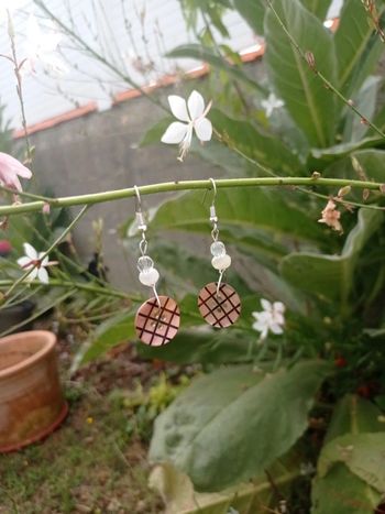 Boucles d'oreilles boutons nacrés rose