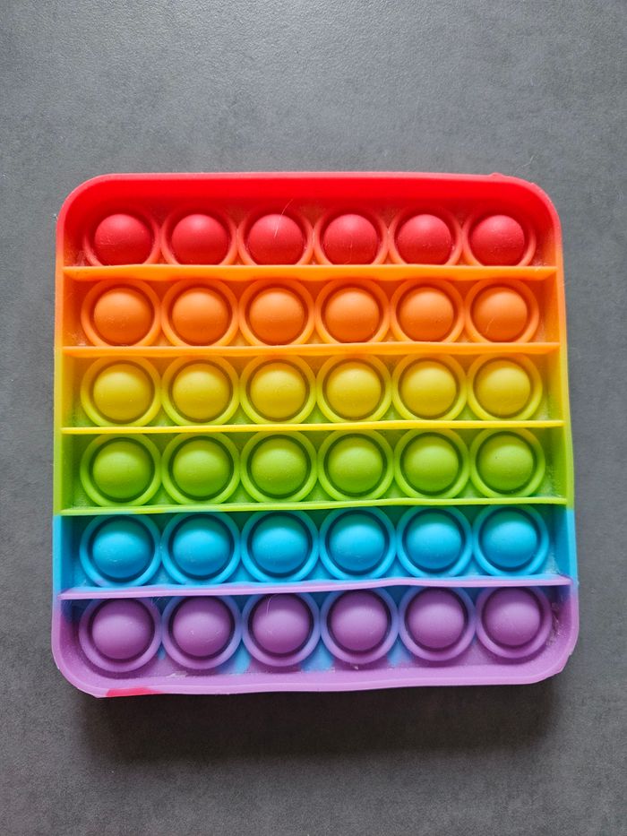 Lot de 4 Pop it, jouets sensoriels anti stress à bulles, Vraiment comme Neufs, très très propres - photo numéro 6