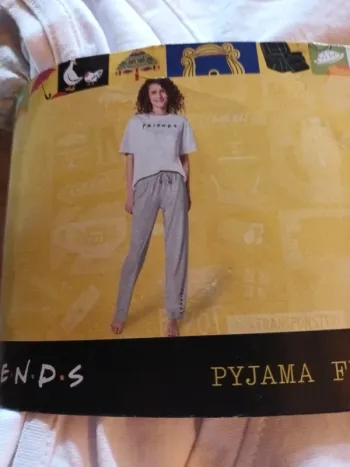 Pyjama femme friends taille 42 44