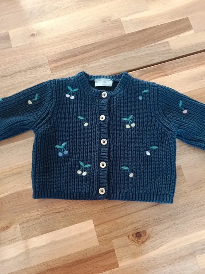 Lot deux gilets en laine - photo numéro 2