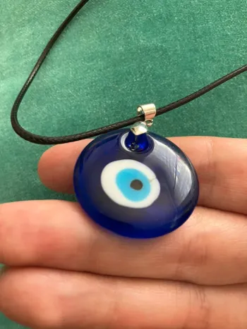 Collier avec pendentif contre le mauvais œil