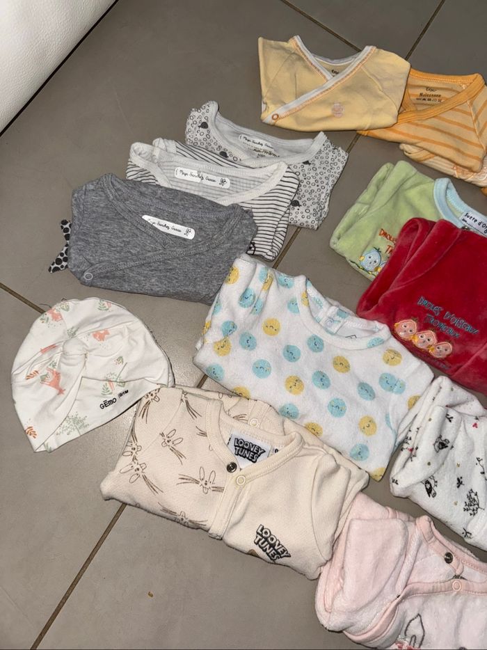 Lot vêtement bébé fille - taille 0 mois - photo numéro 2