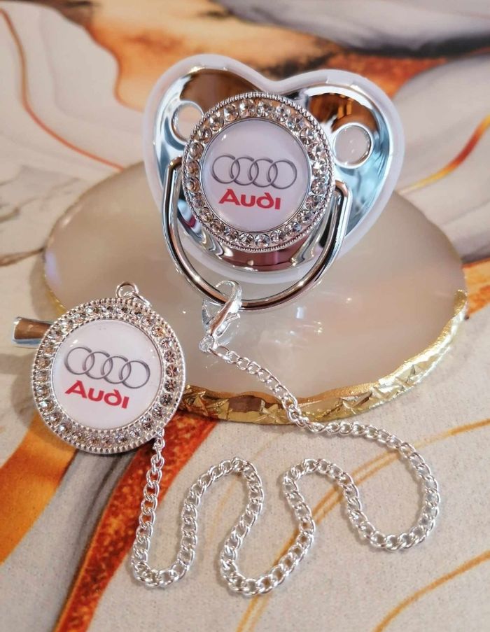 Tétine argenté Audi blanc - photo numéro 2
