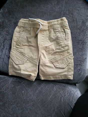Short beige cargo 3/4 ans