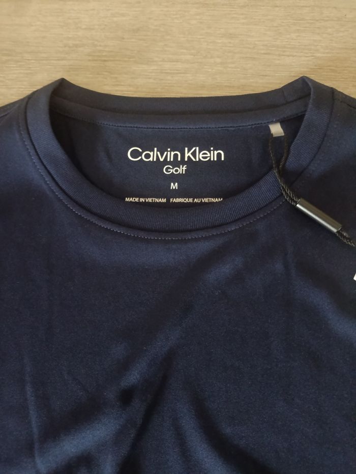 Tee-shirt calvin klein - photo numéro 2