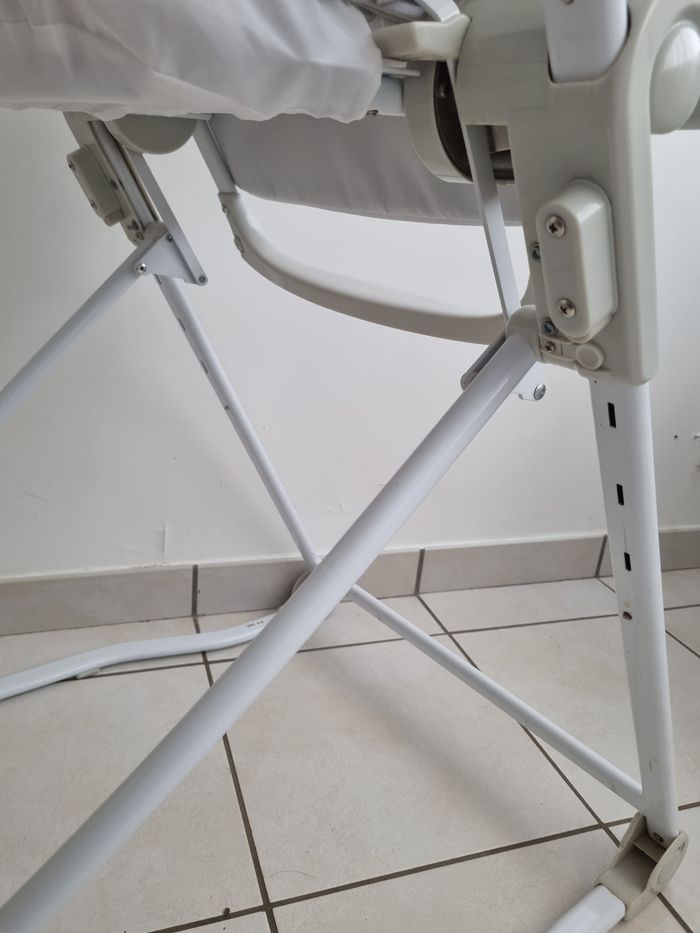 Chaise haute - photo numéro 2