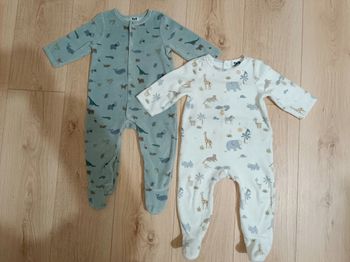 2 pyjamas en velours 12M 