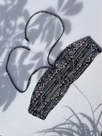 Haut de maillot gris à motifs - style bandeau
