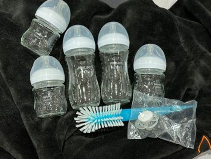 Lot de biberons en verre neufs