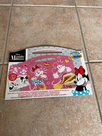 Coloriage Minnie Disney