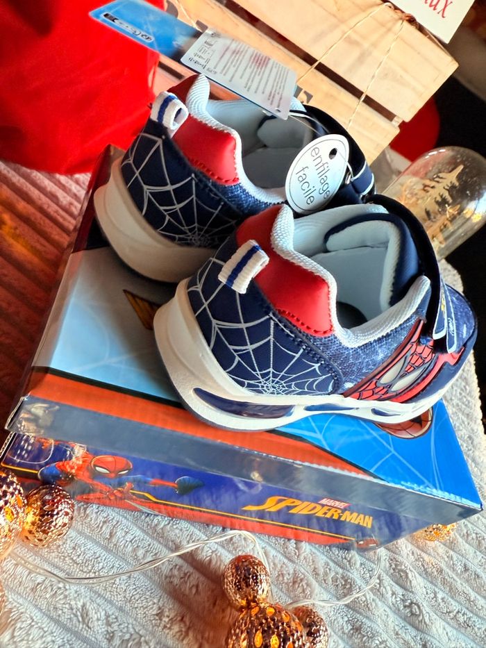 Basket Spiderman lumineux - photo numéro 8