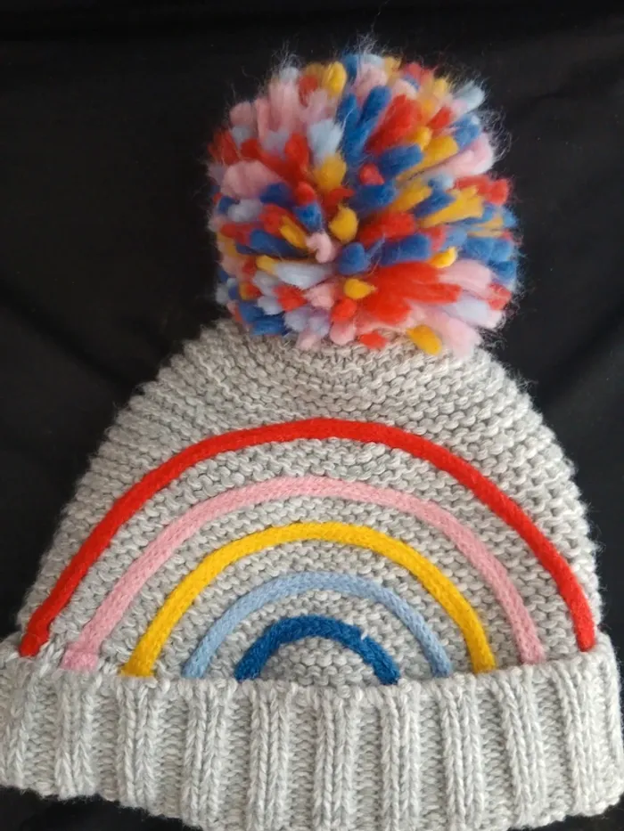 Joli bonnet arc-en-ciel taille 48-49 cm