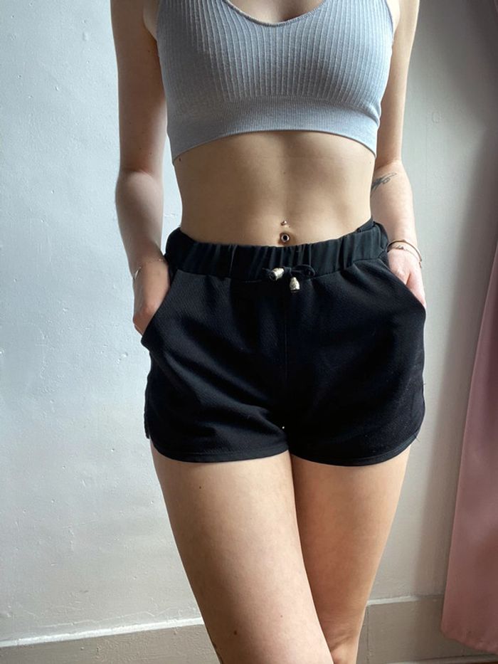 short noir léger taille XS - photo numéro 2