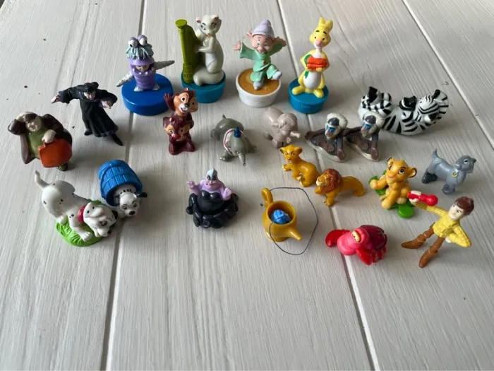 Lot de 22 Figurines Divers Collection Disney