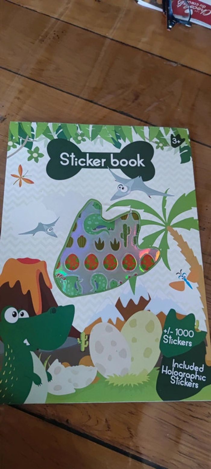 1000 stickers thème dinosaures