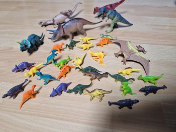 Lot différents dinosaures