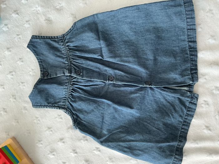 robe sans manches en jean léger bleu ouverture totale au dos 6 mois - photo numéro 8