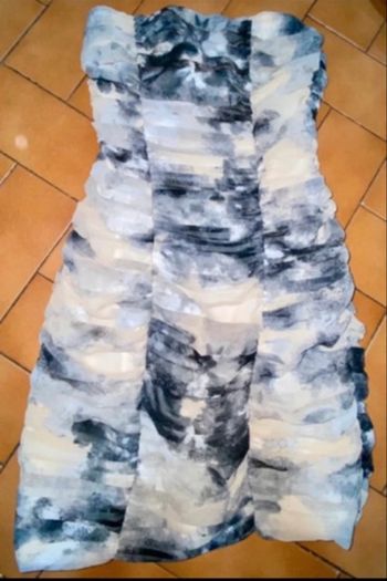 Belle robe bustier effet marbre couleur beige gris noir taille 34 marque h&m